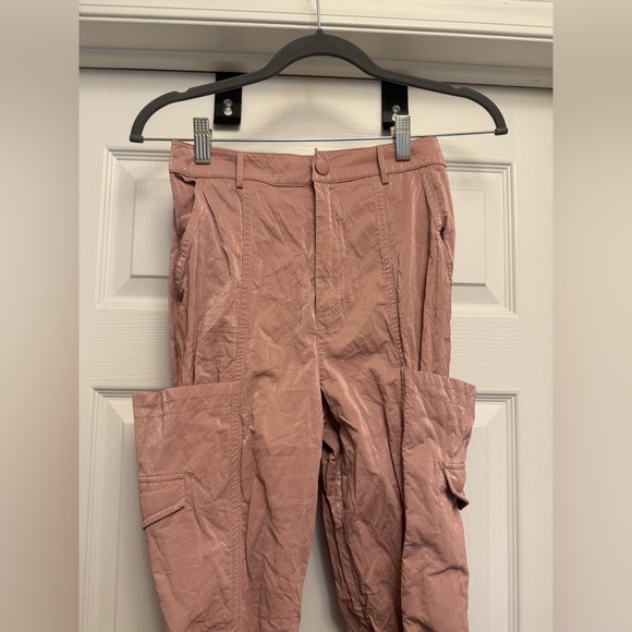 h:ours Wet Leather Pants Blush Pink Cargo Pockets Shiny Revolve Blogger XS $178 - Picture 2 of 7